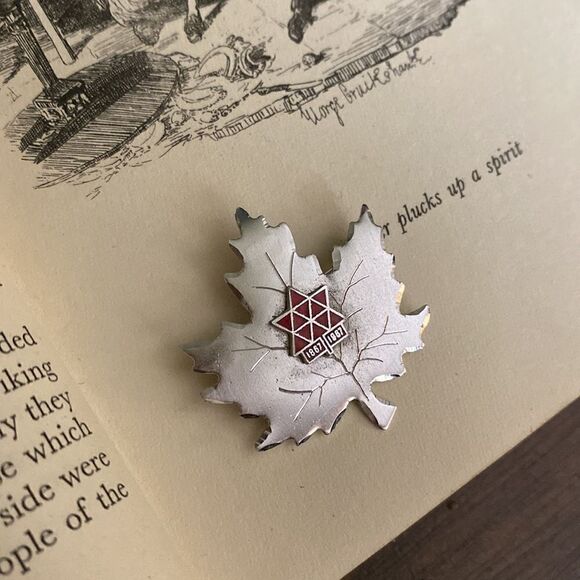💛 925 Vintage Canadian Centennial Maple Leaf Brooch - Picture 2 of 4